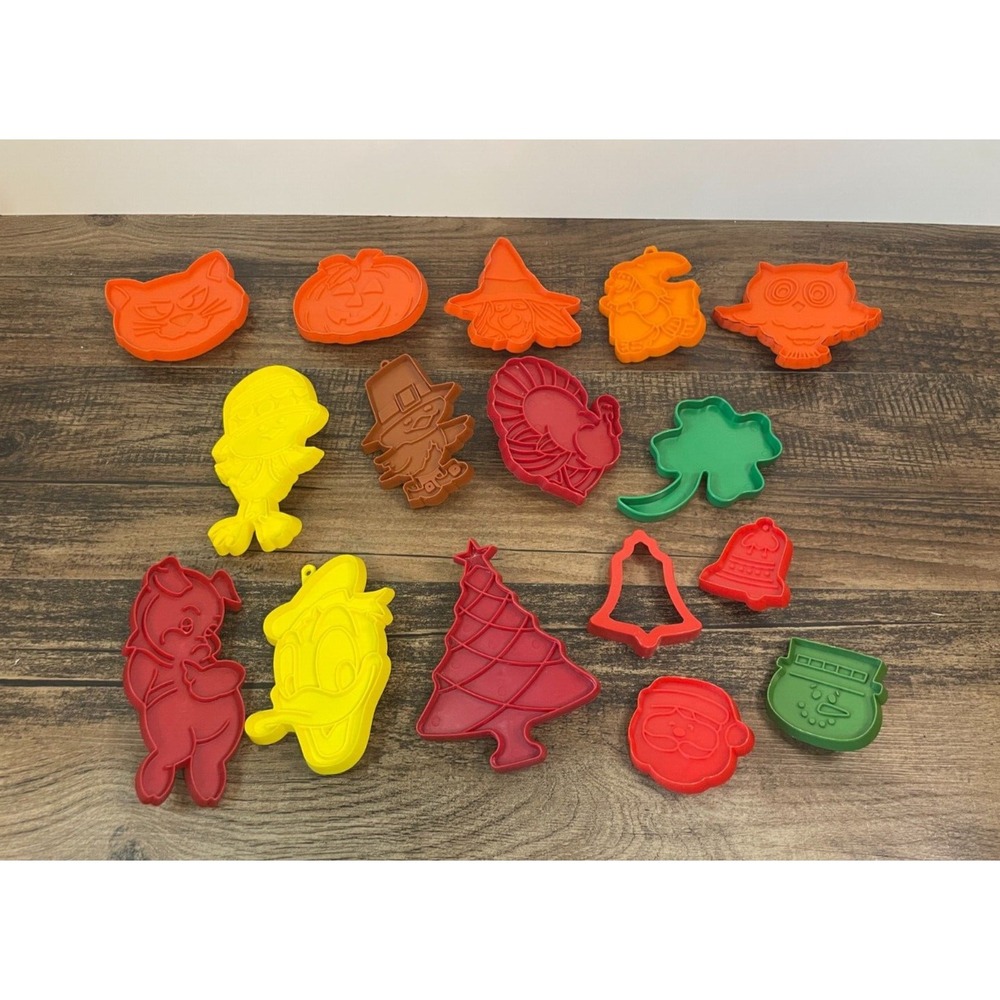 Lot 16 Vintage Christmas Cookie Cutters Halloween Holiday Donald Shamrock Cutter